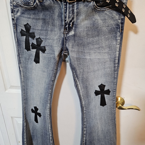 🔥 Vintage Y2K Goth Cross Patch Flare Jeans 🔥 - Picture 4 of 6